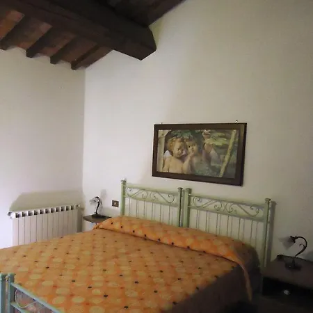 Il Borgo Di Montereggi Alloggio per agriturismo *